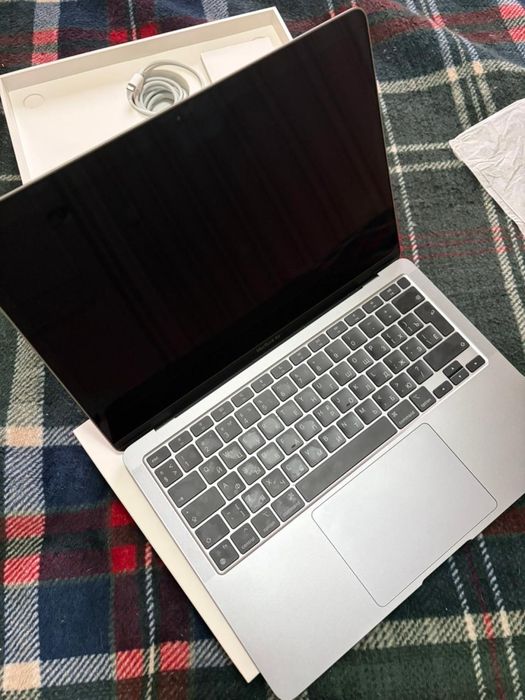 Продается новый MacBook Air 13