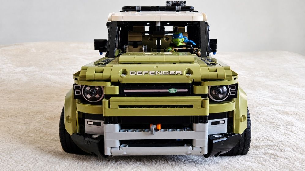 LEGO Technic 42110 Land Rover Defender - Complet, Cutie și Manual inclus