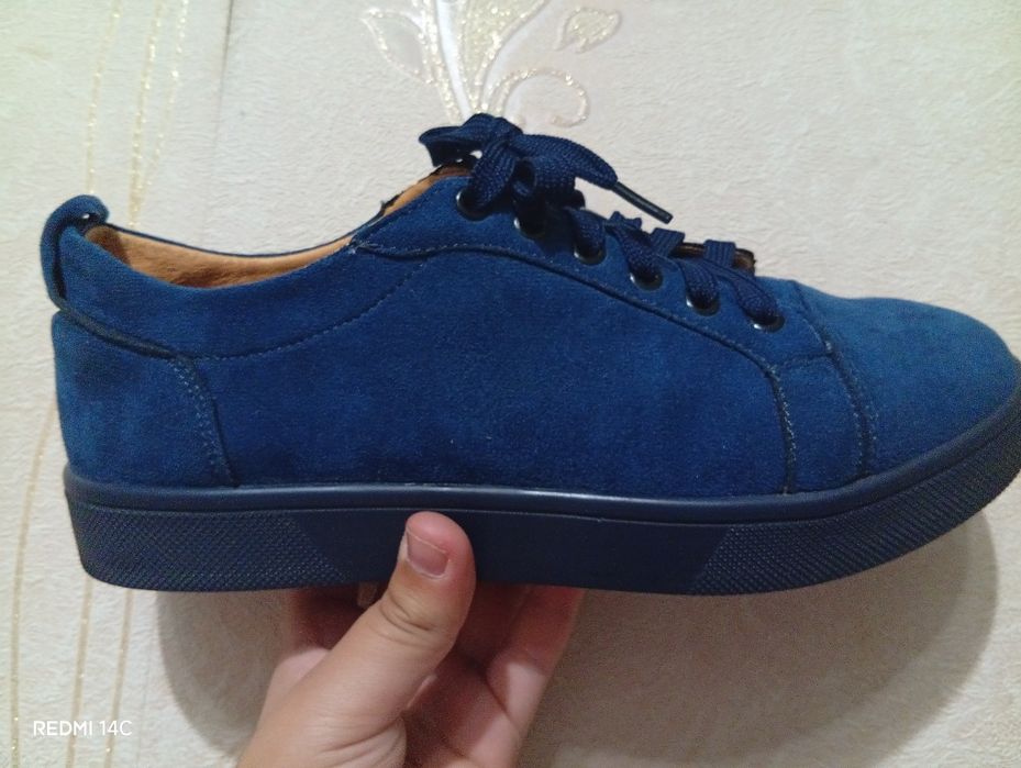 Лабутены синий .