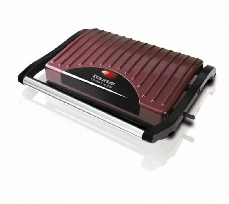 Уред за сандвичи и панини Taurus TOAST & CO – 700W, грил плочи 23x15 с