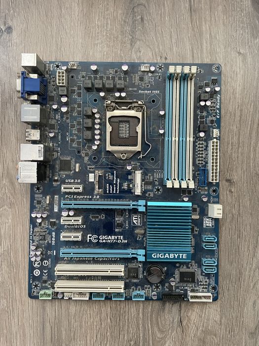 Дънна платка Gigabyte-H77-D3H !Неработещо за части!