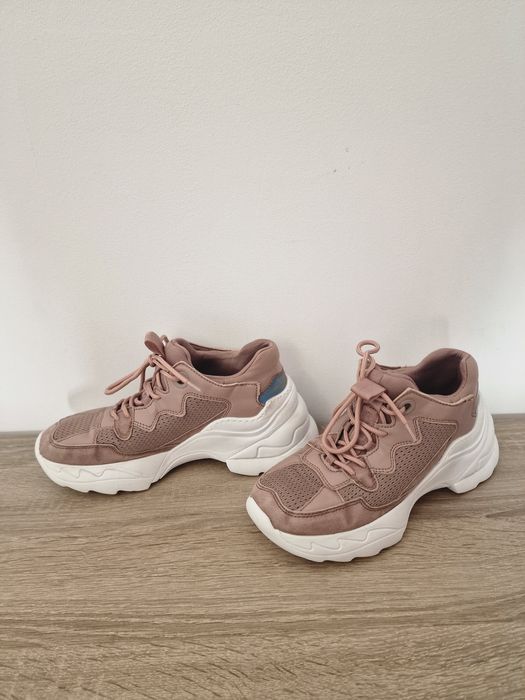 Adidasi roz Zara