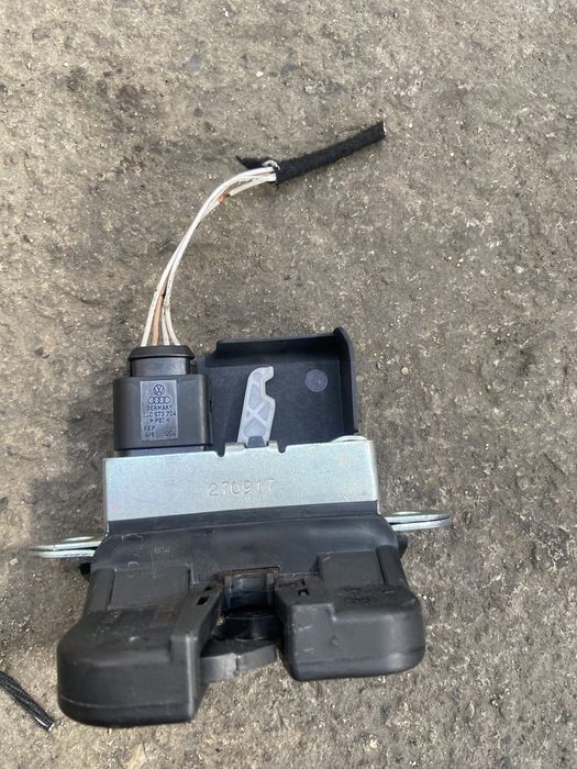 clanta incuietoare haion vw golf 6 an 2010