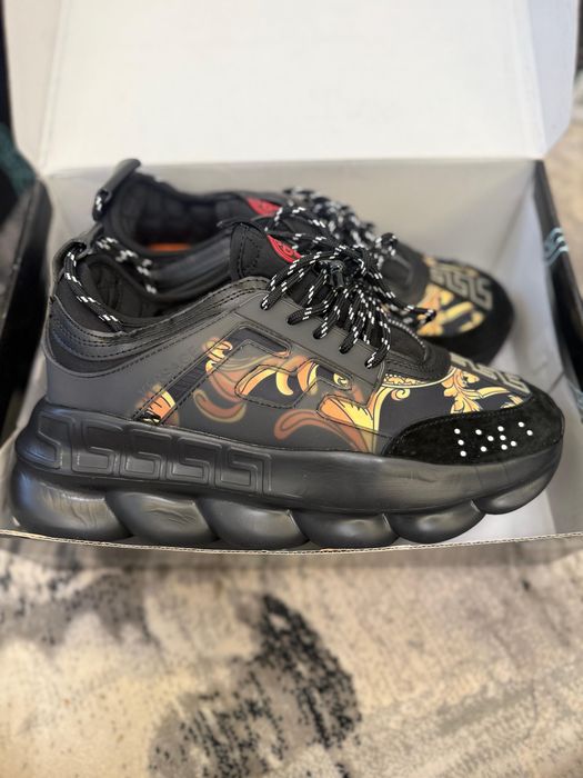 Versace chain reaction