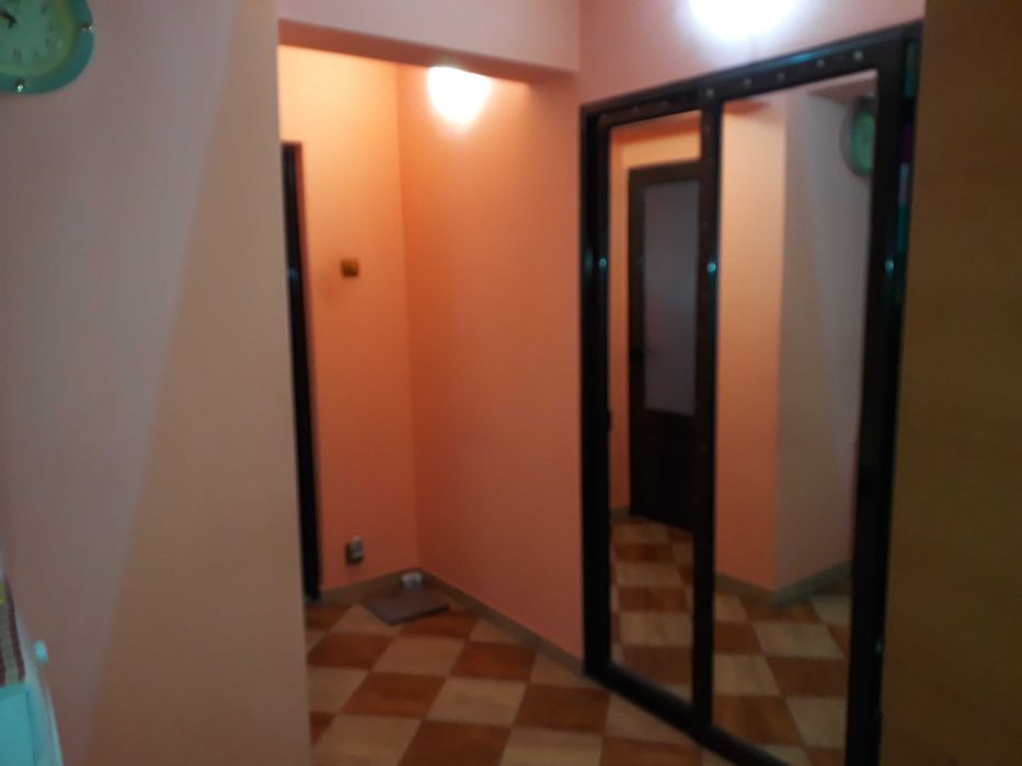 Inchiriez apartament