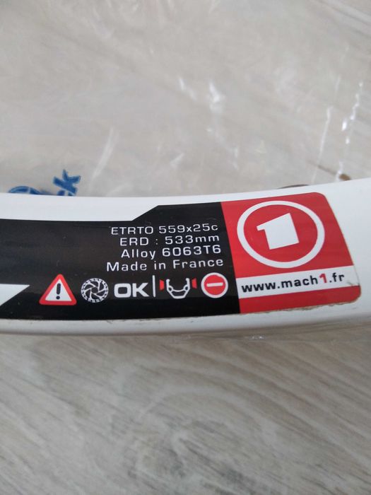 Бяла шина mach за колело