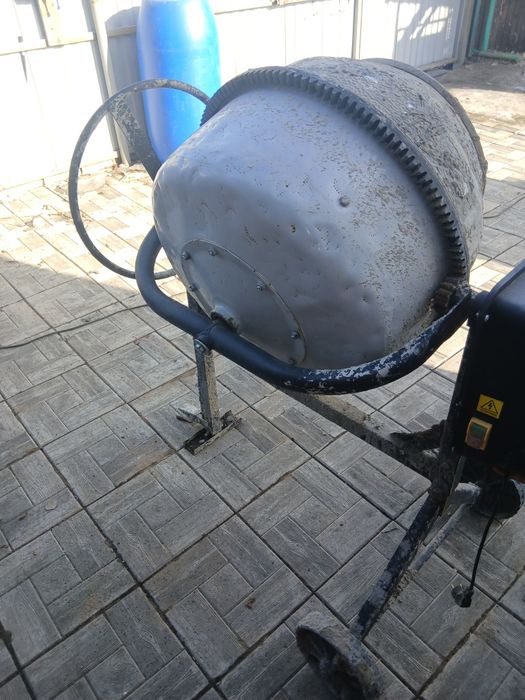 Продам бетономешалку