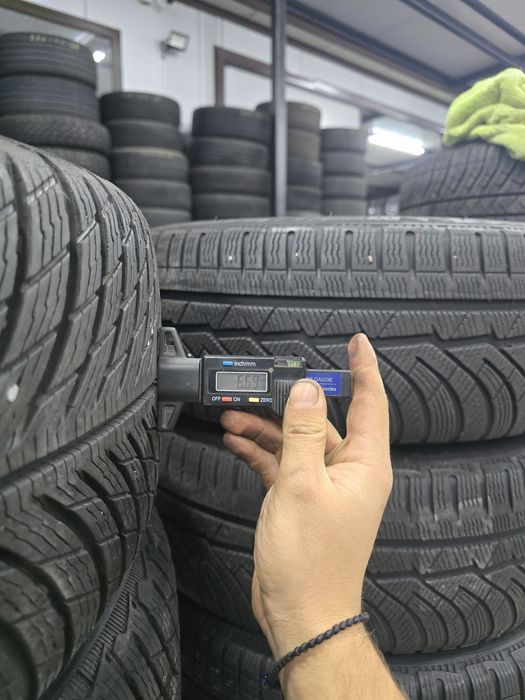 2 Броя 235/40/18 Michelin 6,6mm