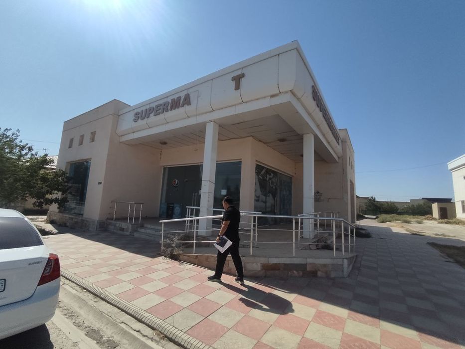 Kogon tuman yo'l yoqasidan  do'kon sotiladi