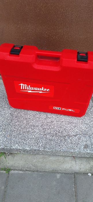 Куфар milwaukee.