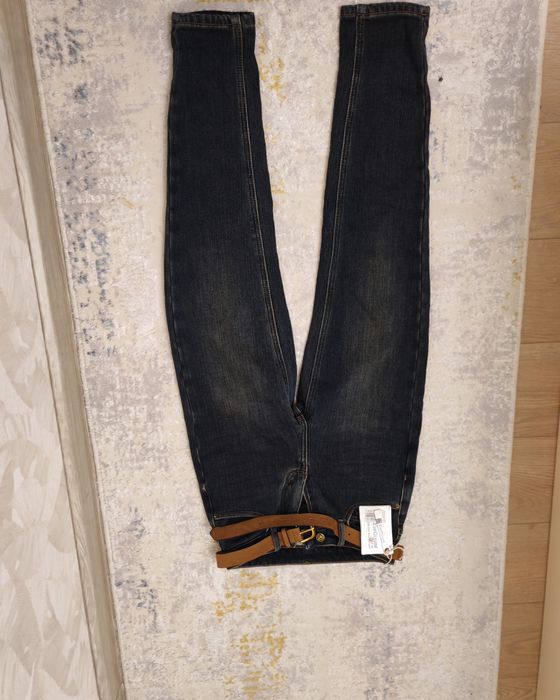 Продам женские джинсы,