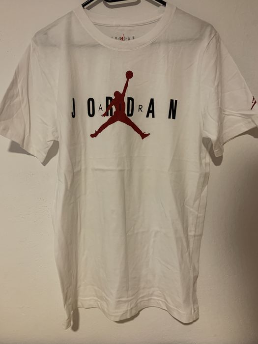 Tricouri brand uri diferite