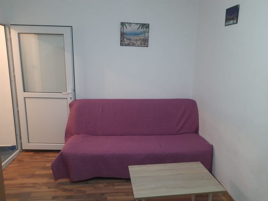 Închiriez apartament, garsoniera.