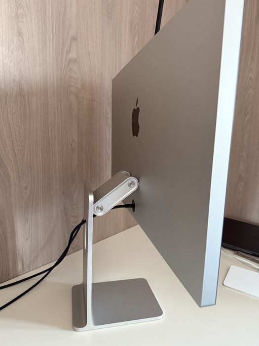 Monitor Apple Studio Display 27’’ 5K Stand Tilt and Height Adjustable
