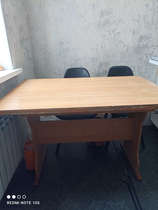 Продам стол  прочный