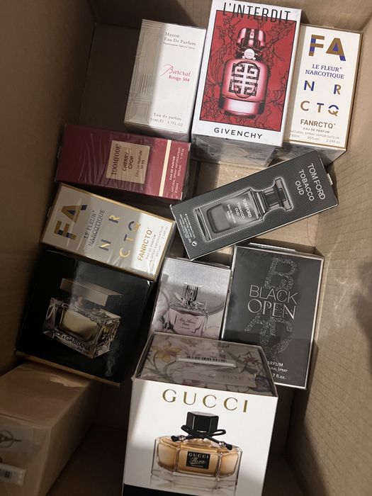Продам парфюмы 8000