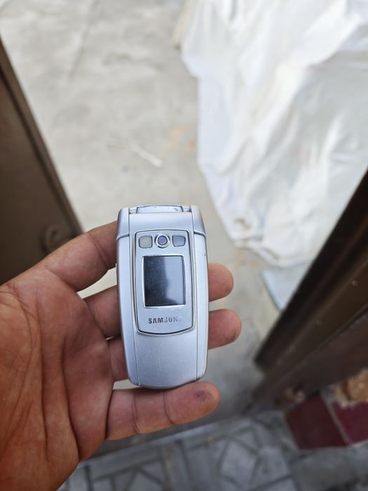 Самсунг SGH 710 идеал холатта
