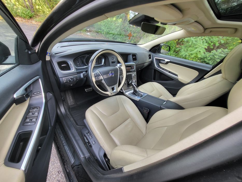 Volvo V60 2.0 Diesel *Cutie Automată *5 Cilindri *2015