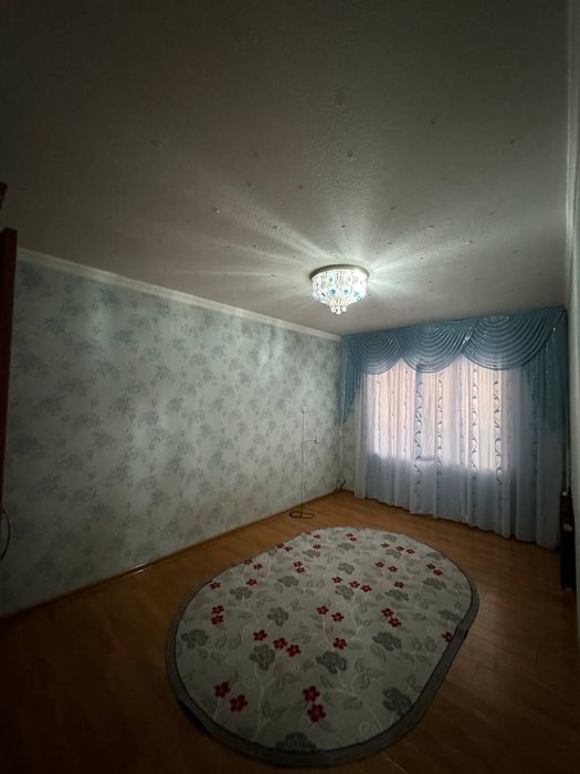 Чорсу бозорина якин 3 хонали квартира сотилади