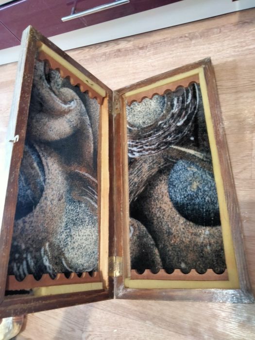 Продам шахматную доску с фигурами