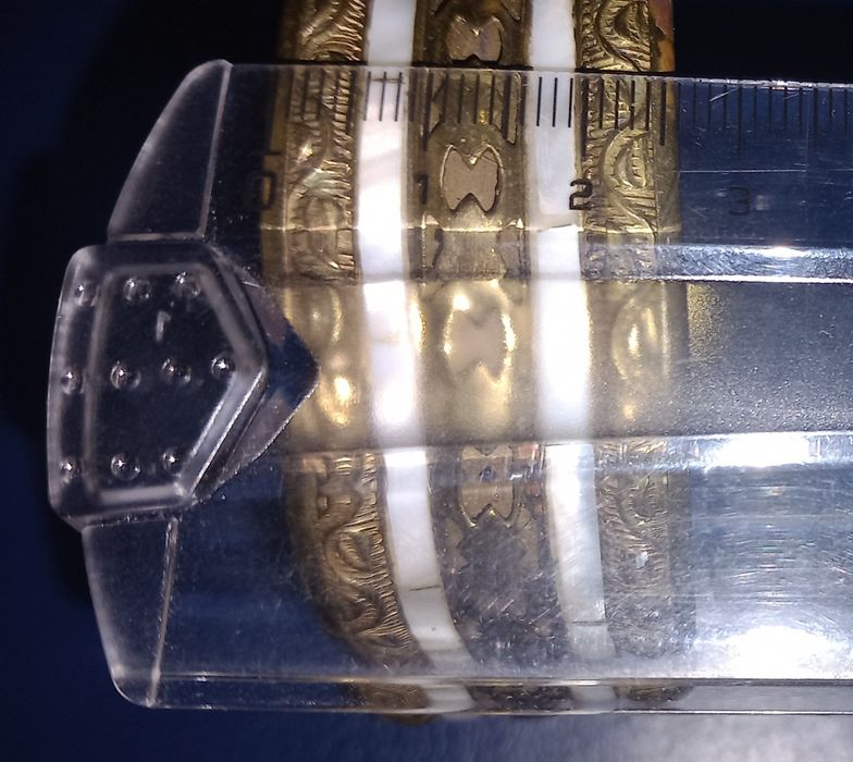 Bratara veche din alama cu sidef