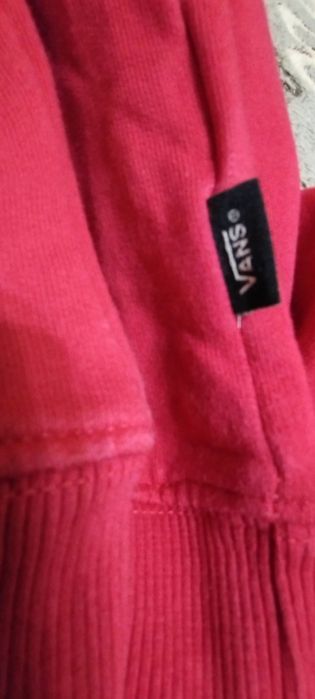 Суичър в цикламено за сезона