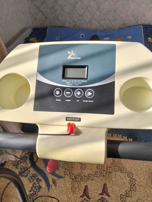 Продам беговую дорожку.