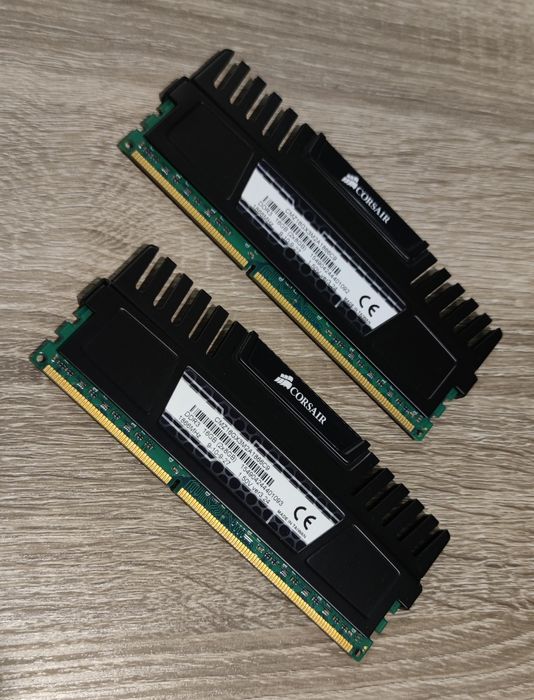 16 GB (2x8) DDR3 1866 MHz RAM Corsair Vengeance