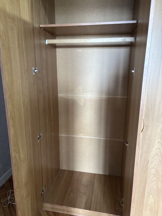 Продам четырехдверный шкаф