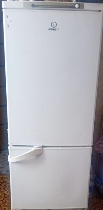 Холодильник Indesit