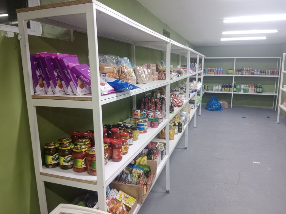 Стеллажи и полки