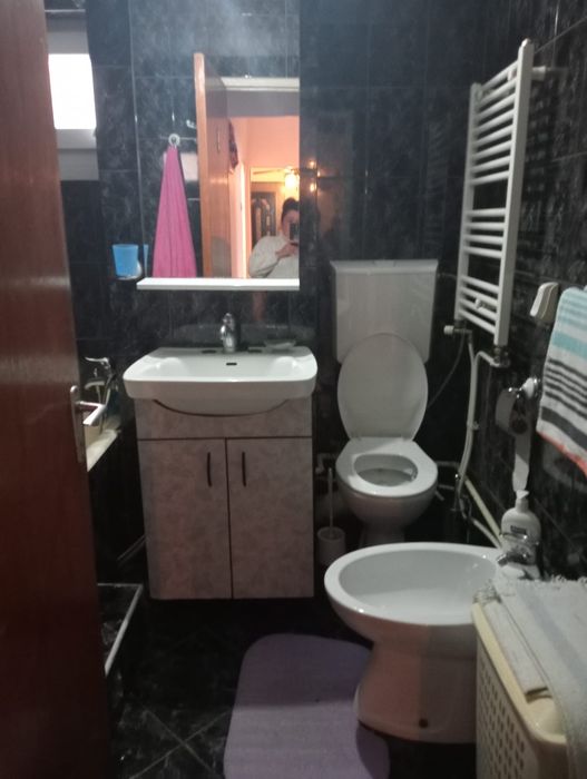 Închiriez apartament