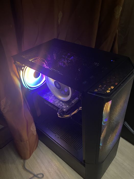 Vand pc i7 6700 gtx 1650 16 ram