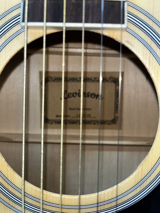 Гитара:Levinson модель 4100