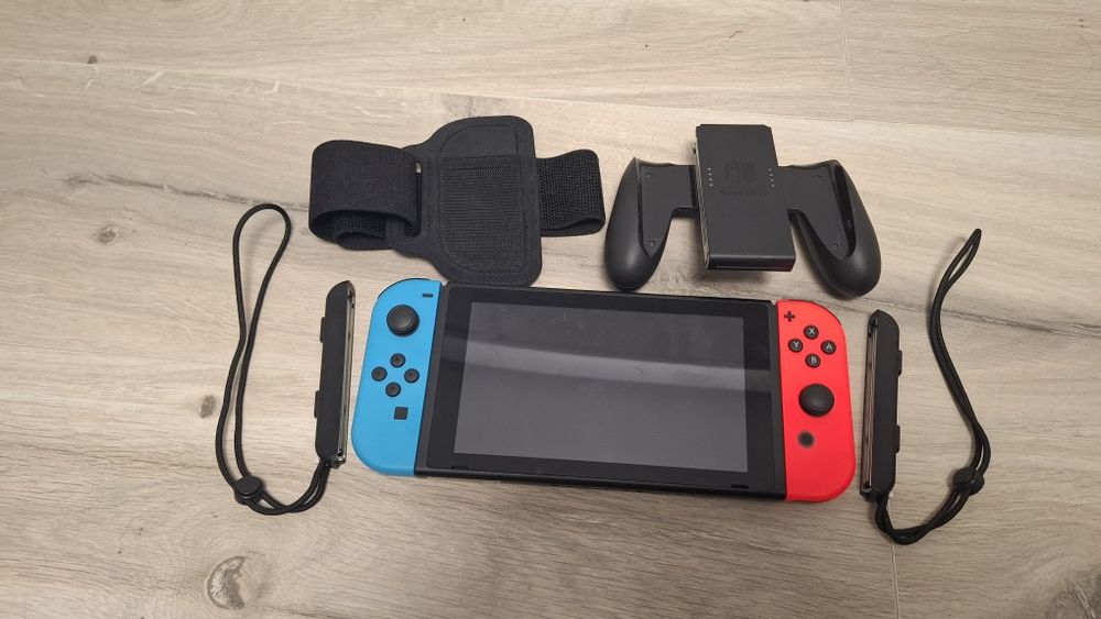 Consola Nintendo Switch cu jocuri inclus