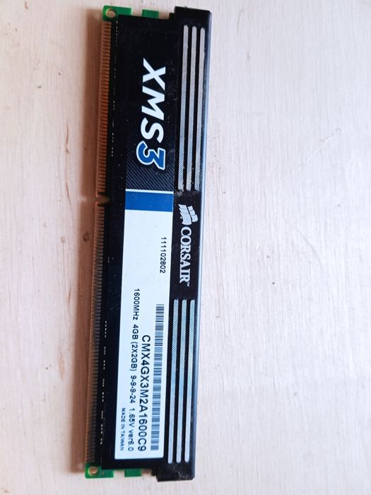 Memori ram 4x2  corsair ddr3