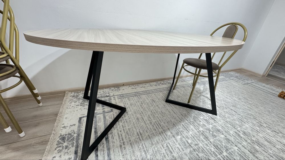 СРОЧНО продаю стол овальный