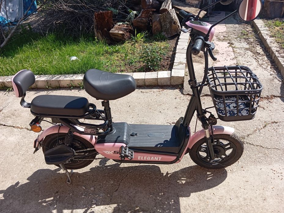 Scuter electric roz,aproape nou