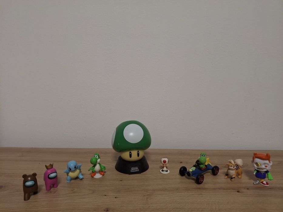 Vand lot cu 9 jucarioare