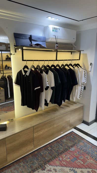 Продается стелажи для магазина одежды срочно , стилаж вешалка