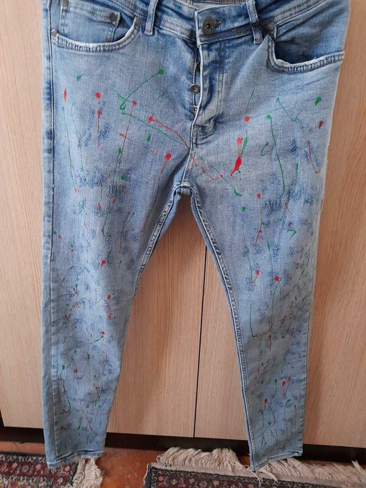 Предлагат се чисто нови ДЪНКИ. цената е само 15 лв.