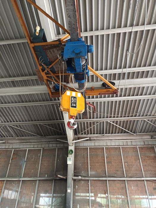 Дава се под наем Склад в София, Военна рампа - 715 кв.м за 2800 € - Снимка #2