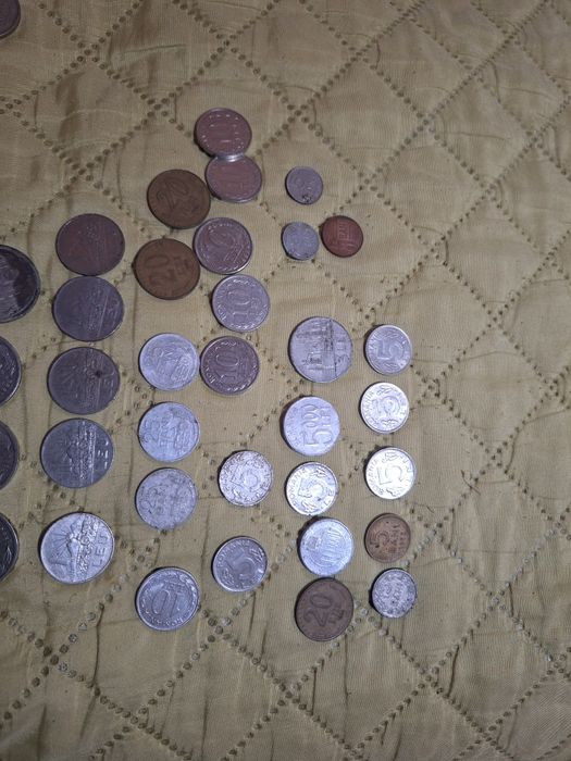 Vind diverse monede vechi românești și straine