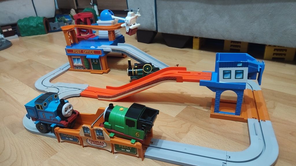 Thomas big hot sale loader set