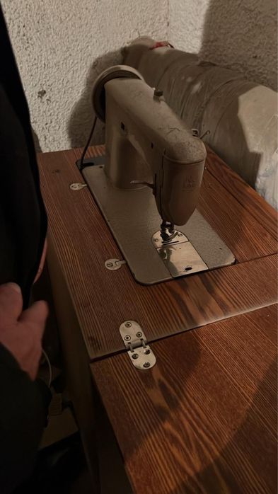 Срочно продам швейную машинку