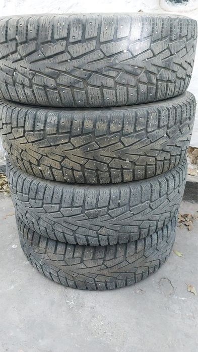 Продам зимние шины 215/65 r16