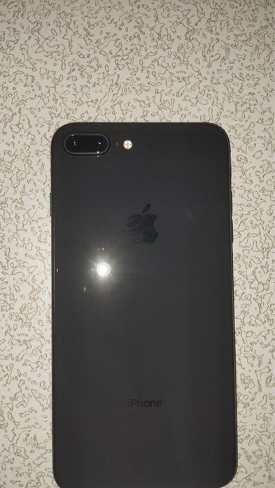 iPhone 8 plus 64 gb blakc