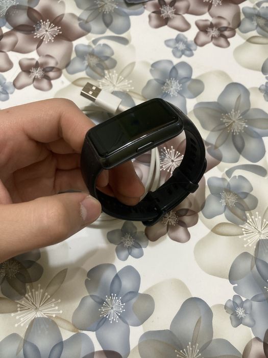 HUAWEI band 6  •срочно•