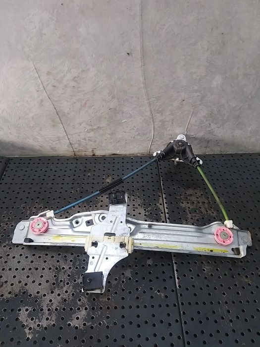 Macara manuala geam dreapta spate peugeot 208 ca cc 9673153880