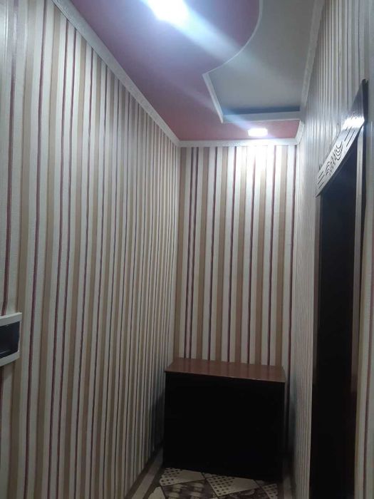 Шухрат кафе ёнида 1-хона 2-хона қилинган кв ижарага берилади 1-қават